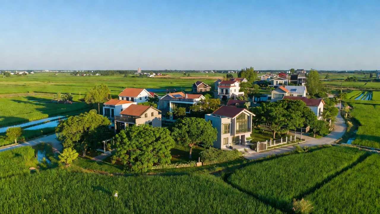 Cảnh quan xã Hương Lâm huyện Hiệp Hòa Bắc Giang với nhà hiện đại và cánh đồng xanh.
