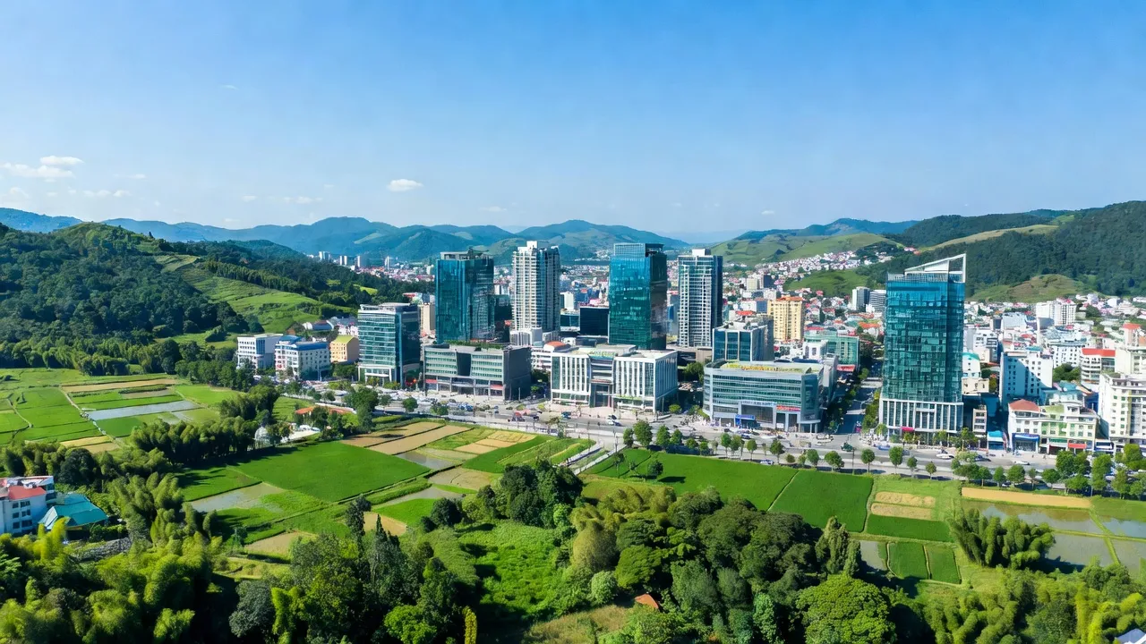 Quang cảnh Thành phố Bắc Kạn với các tòa nhà hiện đại và thiên nhiên xanh tươi.