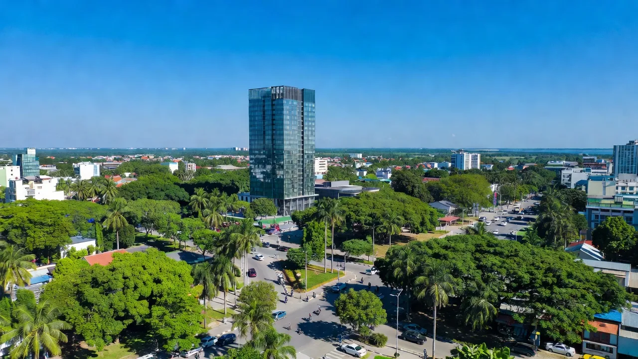 Thành phố Bạc Liêu, tỉnh Bạc Liêu với kiến trúc hiện đại và không khí sống động, city landscape.