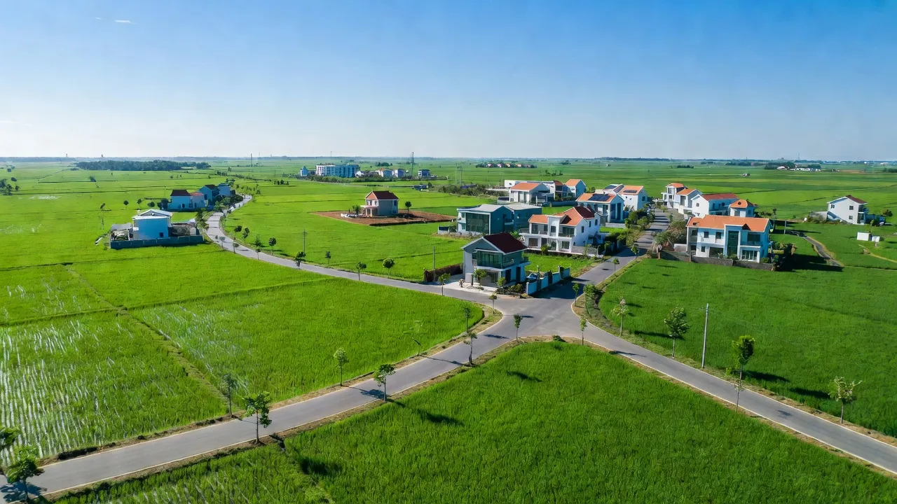 Xã Việt Thống ở Thị xã Quế Võ, Bắc Ninh với cánh đồng và giao thông thuận lợi.