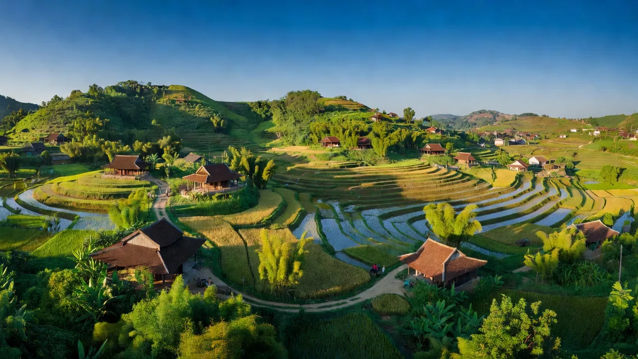 Cảnh quan xã Ân Nghĩa, huyện Hoài Ân, Bình Định với đồi núi xanh và nhà truyền thống.