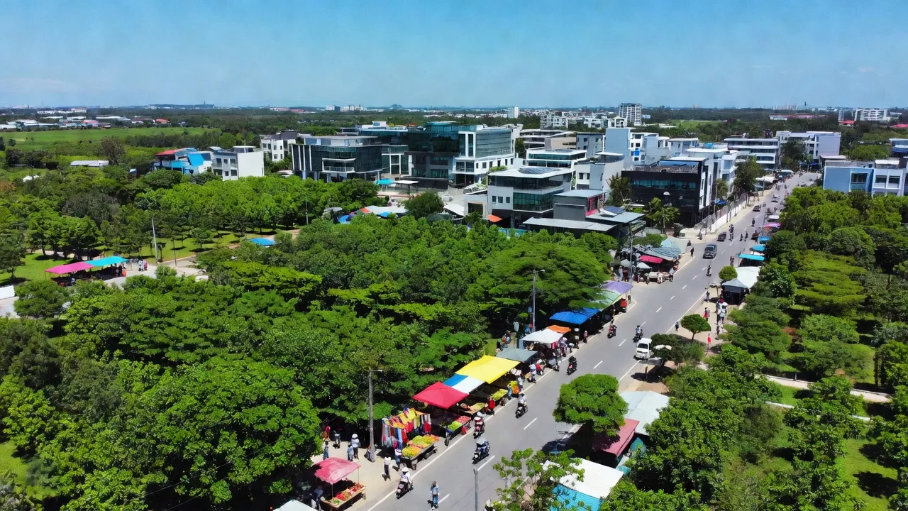 Phường Phú Đức, Bình Long, Bình Phước: lush greenery, modern infrastructure, vibrant community life.