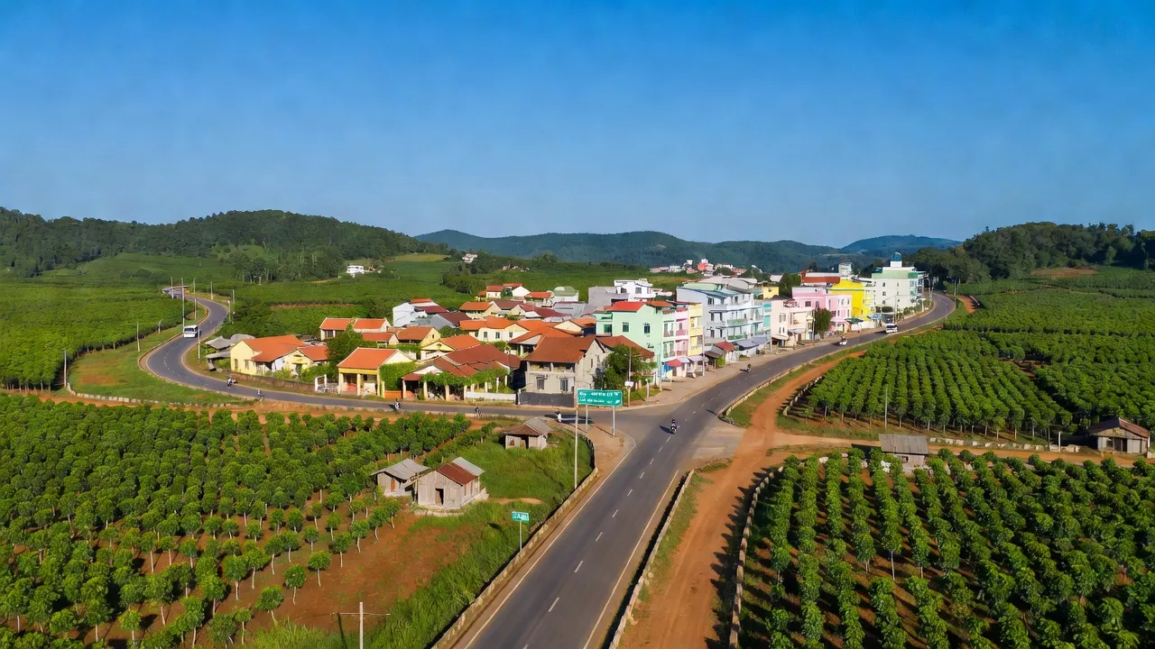 Thị xã Chơn Thành, Bình Phước với kiến trúc địa phương và giao thông phát triển, cảnh đẹp tự nhiên.