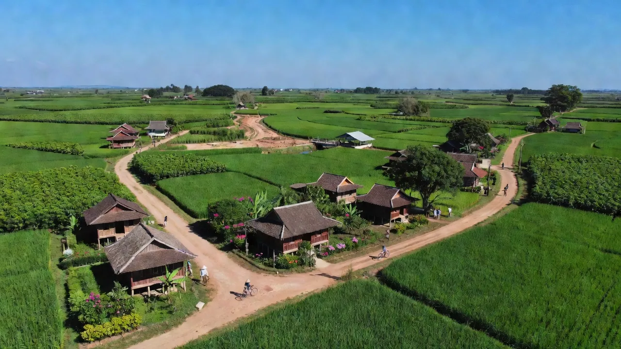 Cảnh sắc thiên nhiên xã Đồng Tiến, huyện Đồng Phú, tỉnh Bình Phước với những ngôi nhà truyền thống.