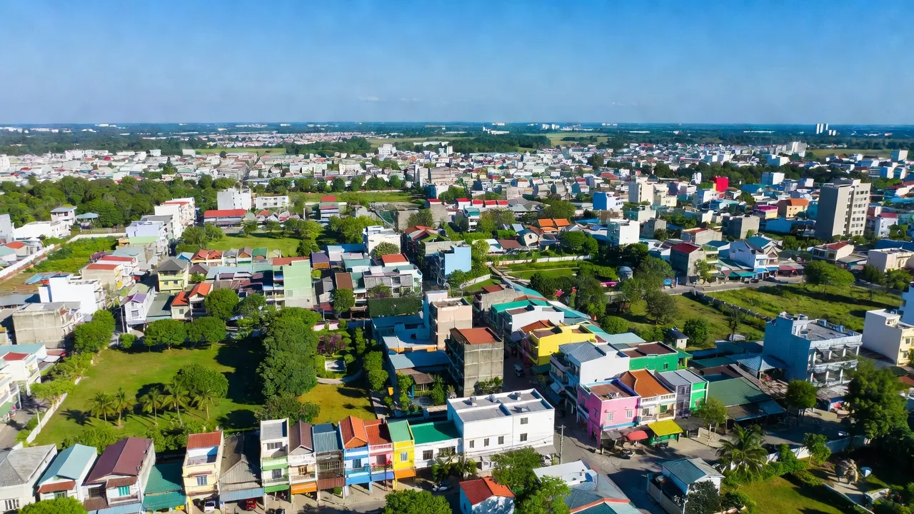 Phường Phước Lộc, Thị xã La Gi, Bình Thuận, with urban landscapes and green spaces under sunny skies.