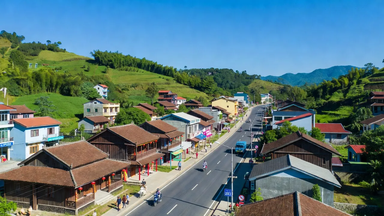 Thị trấn Xuân Hòa, Hà Quảng, Cao Bằng với kiến trúc truyền thống và cảnh quan thiên nhiên tươi đẹp.