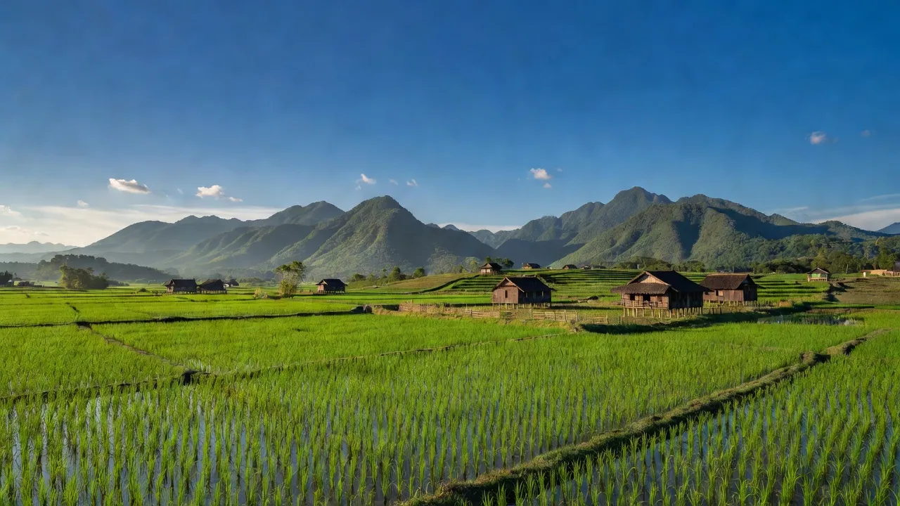 Cảnh đẹp thiên nhiên xã Cao Thăng, huyện Trùng Khánh, tỉnh Cao Bằng, với núi non và cánh đồng xanh.
