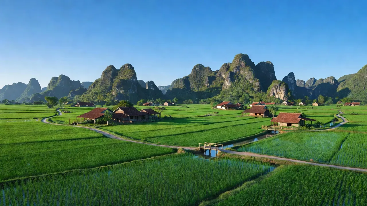 Cảnh đẹp xã Đoài Dương, Trùng Khánh, Cao Bằng với cánh đồng và núi xanh mát.