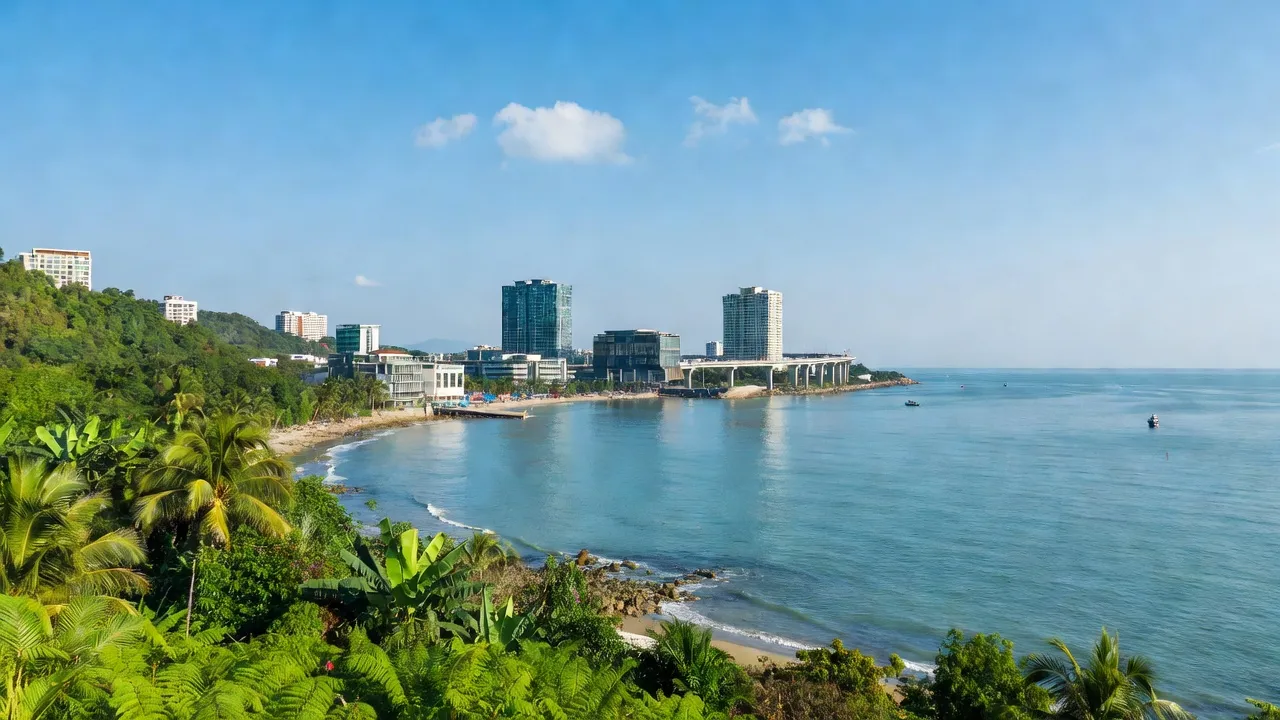 Quận Liên Chiểu, Đà Nẵng với cảnh biển và không gian đô thị xanh tươi.