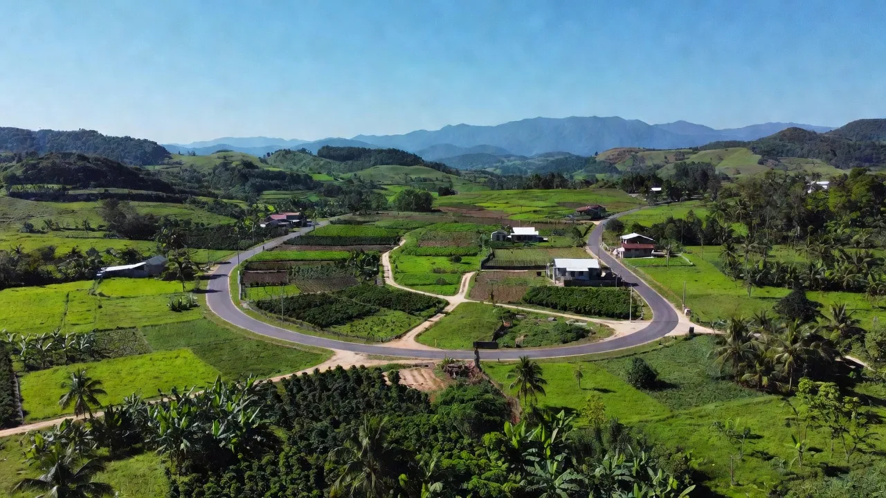Quảng Thành, Gia Nghĩa, Đắk Nông with lush greenery and beautiful countryside roads.