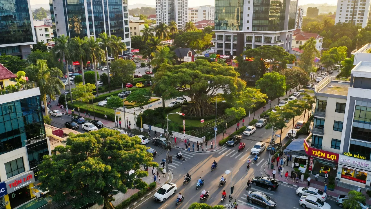 Cảnh quan phường Thắng Lợi, Pleiku với tòa nhà hiện đại và không gian xanh.