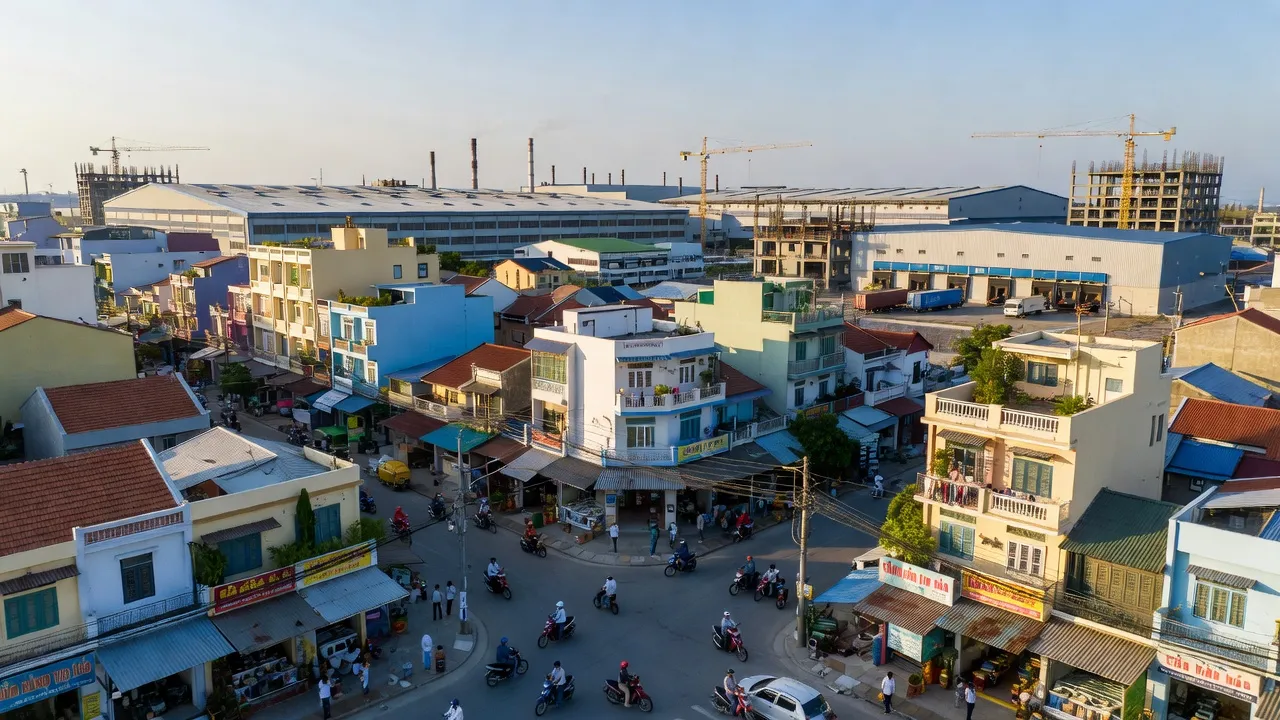 Khung cảnh đô thị phường Châu Sơn, Thành phố Phủ Lý, Hà Nam với khu vực công nghiệp và dân cư.