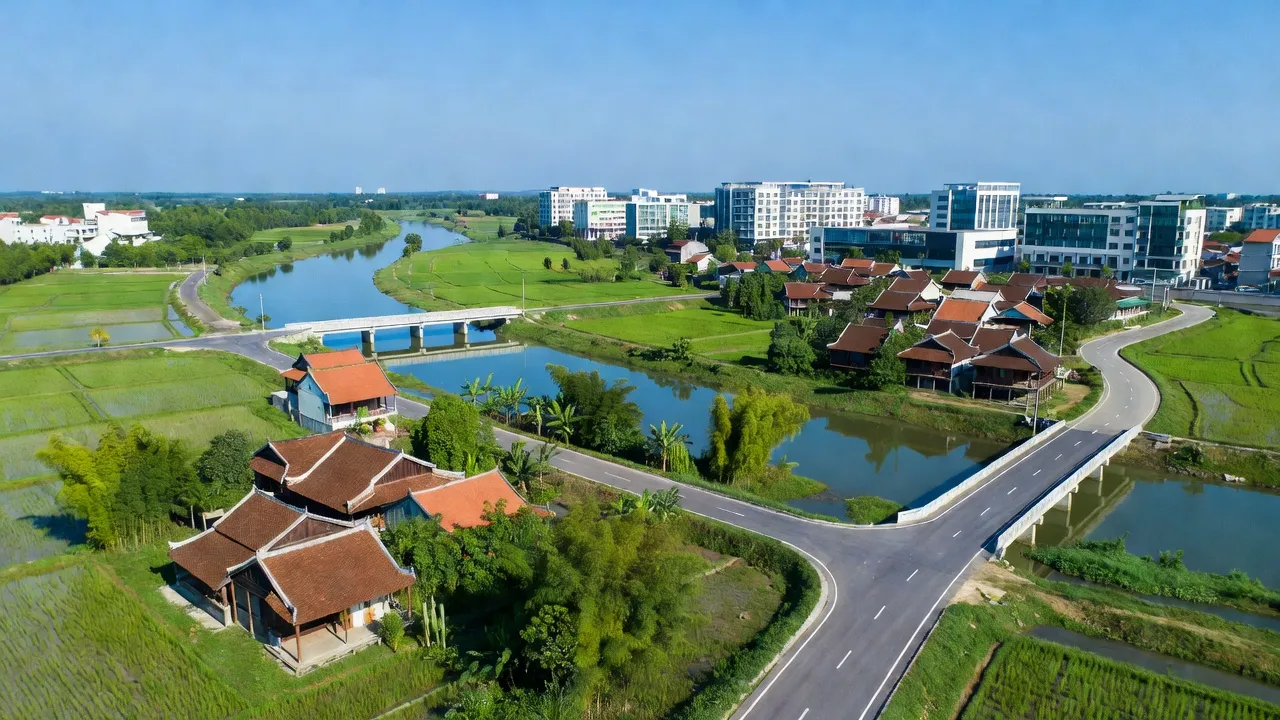 Khung cảnh xã Đinh Xá, Thành phố Phủ Lý, tỉnh Hà Nam với nhà cửa và phát triển hạ tầng.