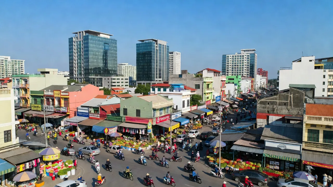 Phường Liêm Chính in Phủ Lý, Hà Nam with busy streets, modern buildings, and blue sky.