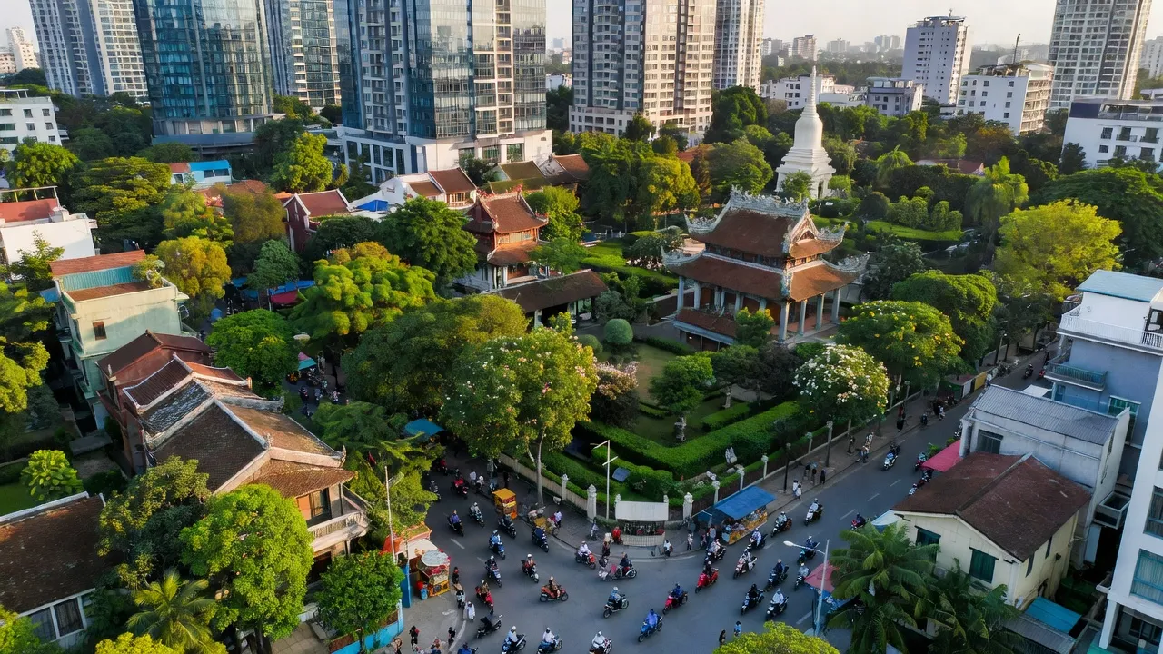 Phường Nghĩa Đô, Quận Cầu Giấy, Hà Nội với cảnh quan xanh và kiến trúc hiện đại.