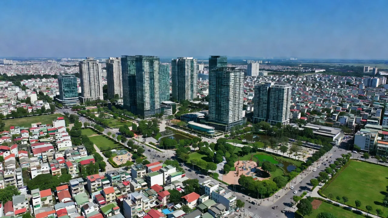Phường Phú La, Hà Đông, Hà Nội with urban landscape and green spaces, modern residential areas.