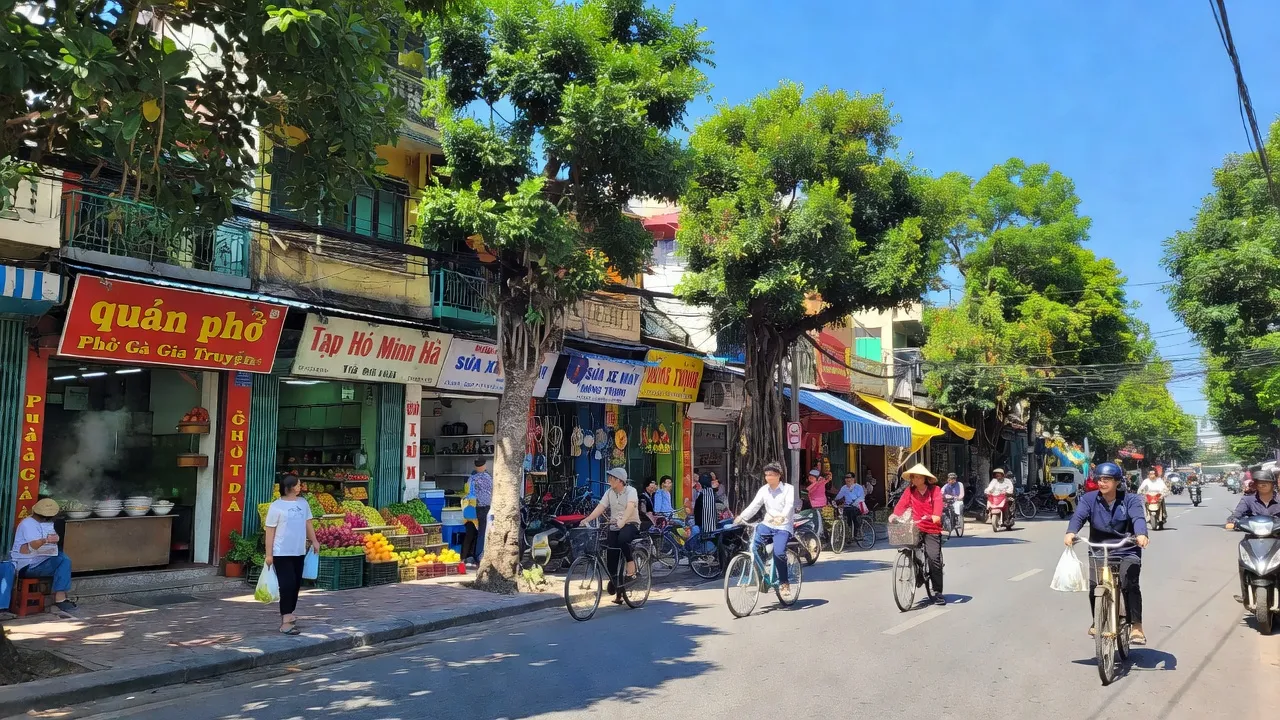 Phường Gia Thụy, Quận Long Biên, Hà Nội, với đường phố nhộn nhịp và cây xanh tươi tốt.