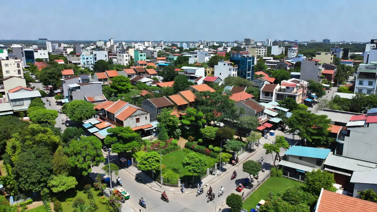 Khung cảnh Phường Xuân Khanh, Thị xã Sơn Tây với nhà cửa và cây xanh, Hà Nội.