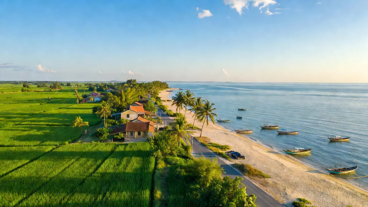 Cảnh đẹp huyện Cẩm Xuyên, Hà Tĩnh, với biển, thuyền và cánh đồng xanh tươi.
