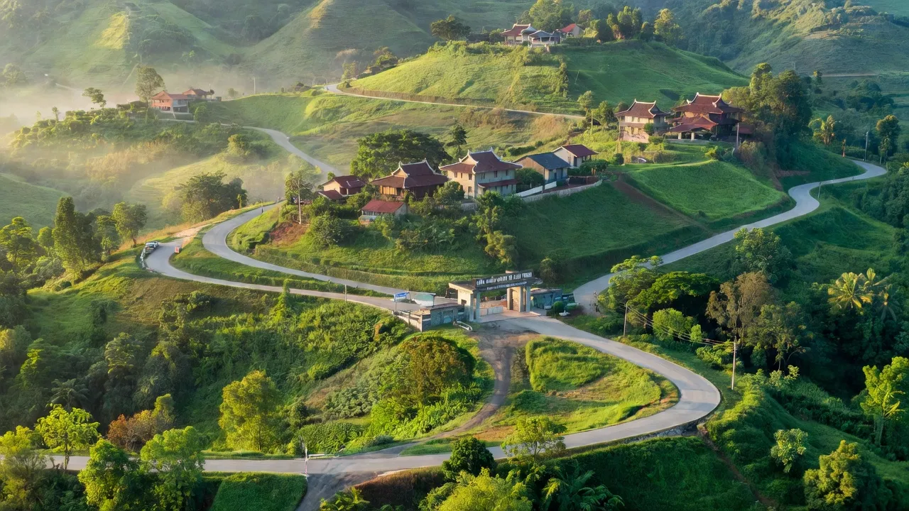Khung cảnh Sơn Kim 1, huyện Hương Sơn, Hà Tĩnh, với cổng biên giới Cầu Treo, thiên nhiên tươi đẹp.