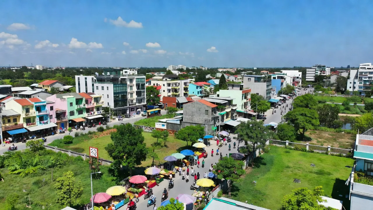 Khung cảnh yên bình tại Phường Anh Dũng, Quận Dương Kinh, Hải Phòng với kiến trúc và thiên nhiên.