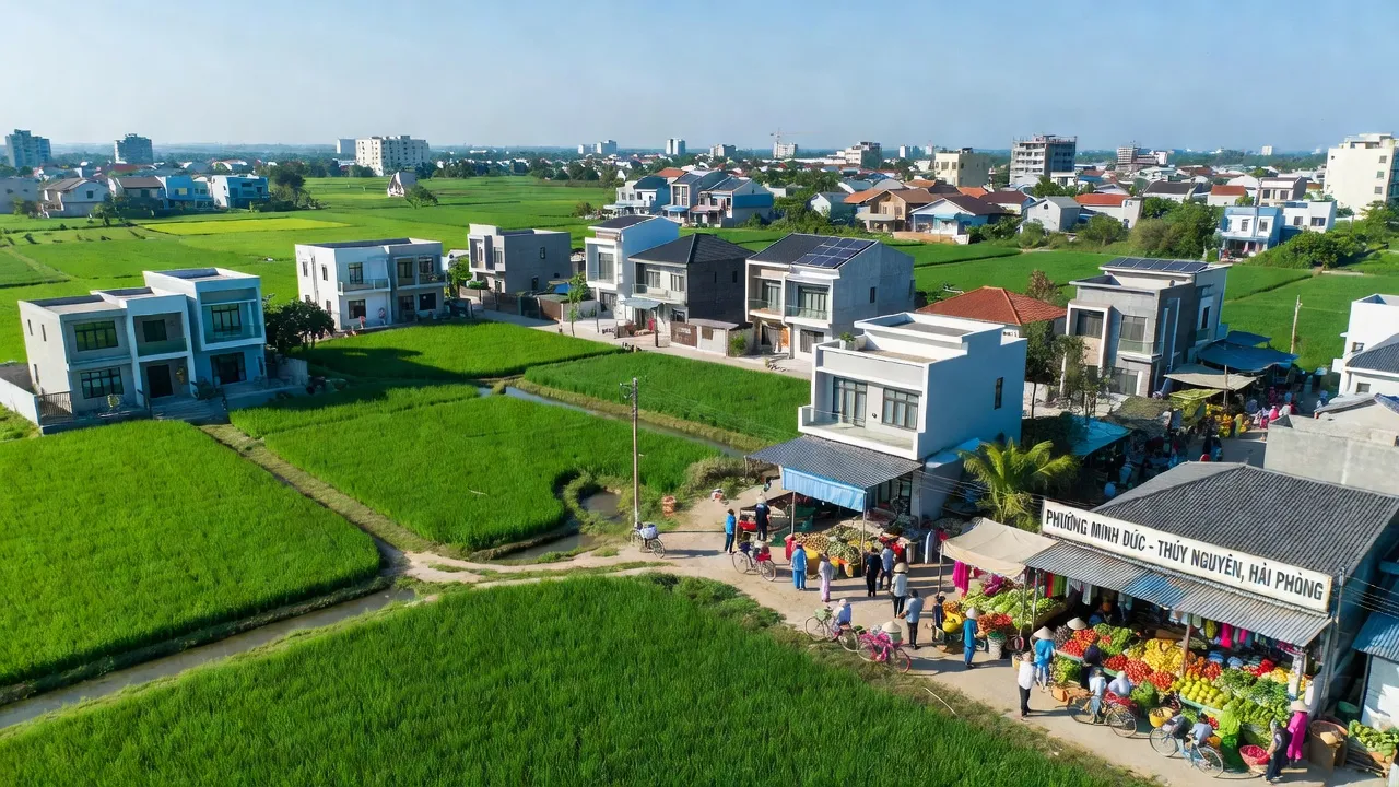 Phường Minh Đức, Thủy Nguyên, Hải Phòng với cảnh quan đô thị và nông thôn cùng trời xanh.