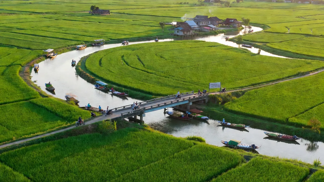 Tân Phú Thạnh, Châu Thành A, Hậu Giang với đồng ruộng và sông Cái Lớn, biểu tượng phát triển nông thôn.