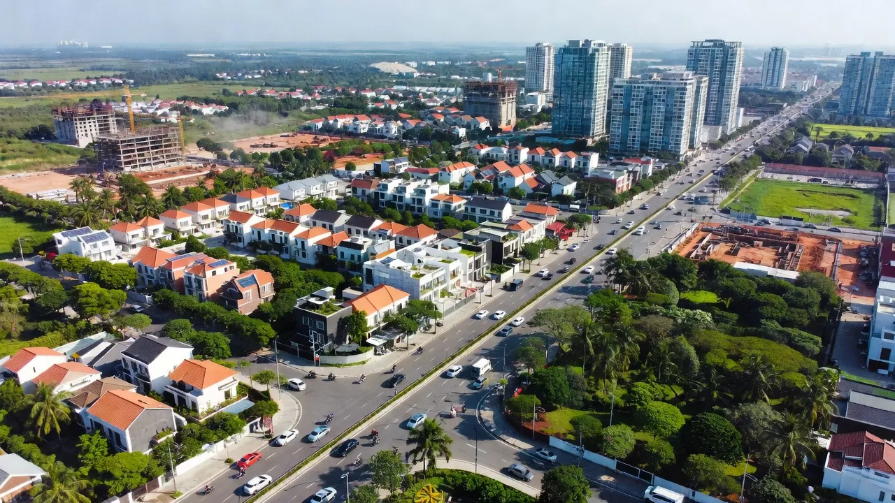 Khu dân cư hiện đại và đường chính tại xã An Phú Tây, huyện Bình Chánh, TP Hồ Chí Minh.