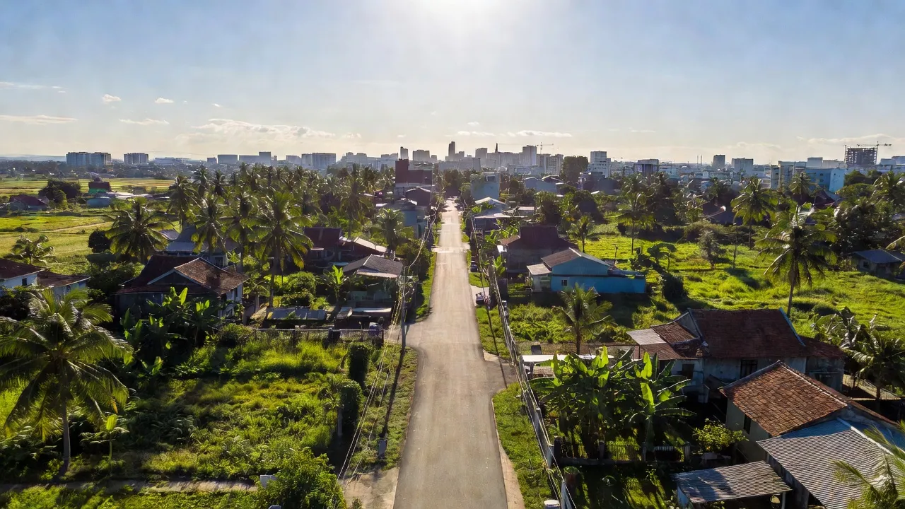 Cảnh quan xã Phạm Văn Hai, huyện Bình Chánh, Thành phố Hồ Chí Minh với cây xanh và đường rộng.