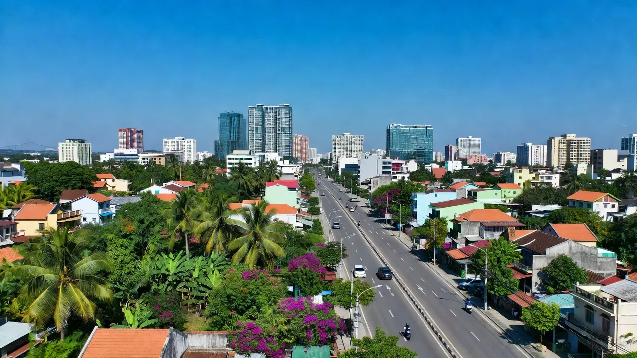 Xã Phước Kiển, Nhà Bè, Hồ Chí Minh with modern homes and lush greenery along Lê Văn Lương road.