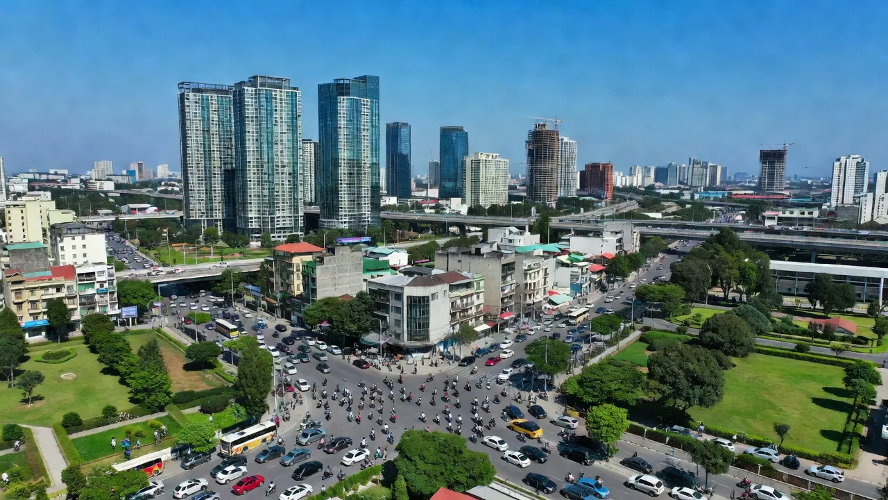 Cảnh quan Phường 18, Quận 4, Thành phố Hồ Chí Minh với phố xá nhộn nhịp và không gian xanh.