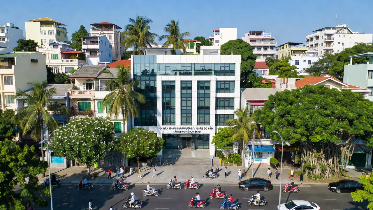 Khung cảnh Phường 3, Quận Gò Vấp, với trụ sở Ủy ban nhân dân và không gian đô thị sống động.