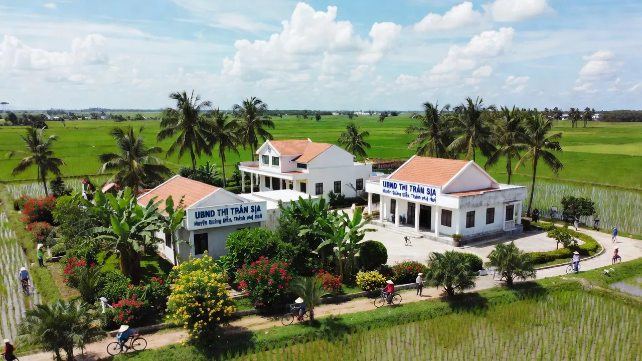 Thị trấn Sịa, huyện Quảng Điền, nơi có trụ sở UBND và khung cảnh thiên nhiên tươi đẹp.