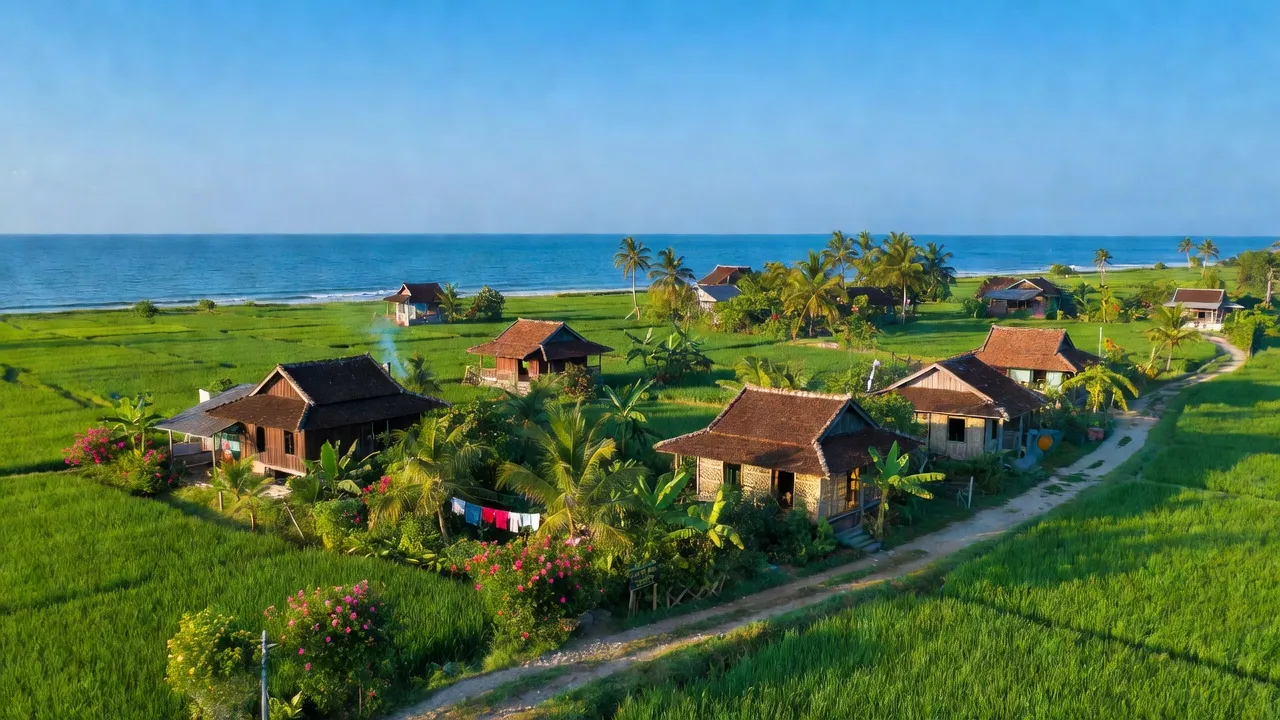 Khung cảnh xã Cam An Bắc, huyện Cam Lâm, tỉnh Khánh Hòa với thiên nhiên tươi đẹp và nhà truyền thống.