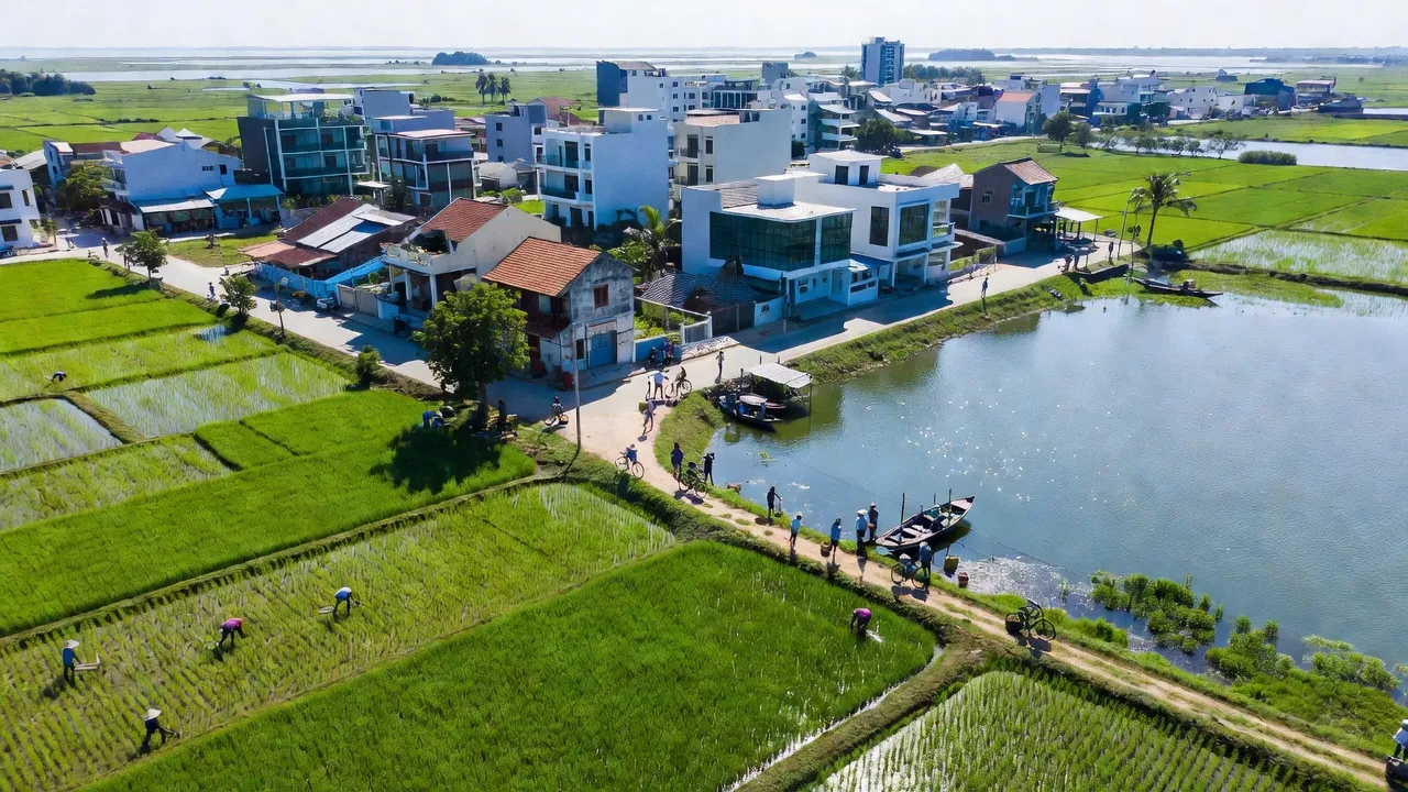 Thị trấn Cam Đức, huyện Cam Lâm, tỉnh Khánh Hòa, đồng xanh, đầm Thủy Triều, cảnh quan sống động.
