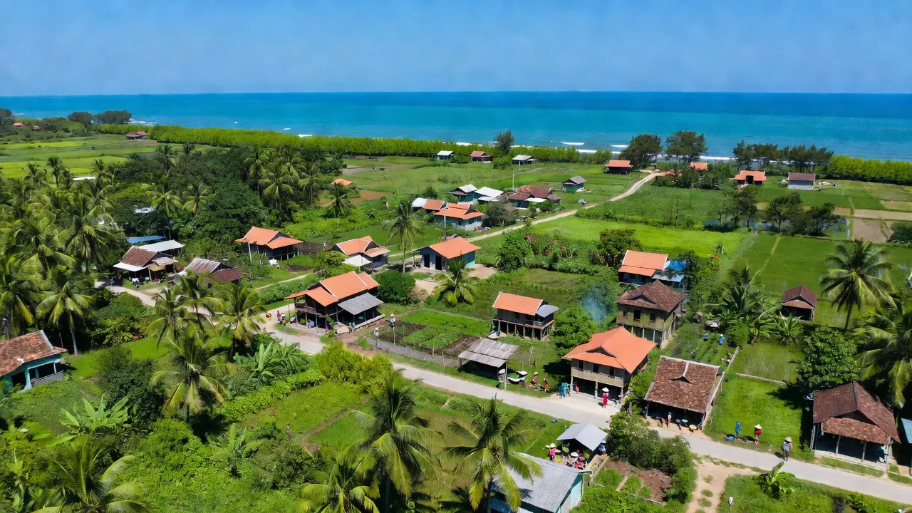 Khung cảnh xã Sơn Tân, huyện Cam Lâm, tỉnh Khánh Hòa với thiên nhiên và cuộc sống địa phương.