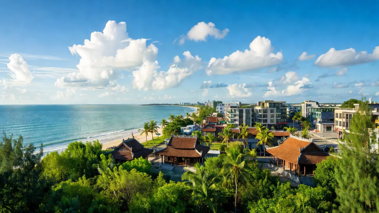 Khung cảnh ven biển Phường Cam Linh, Thành phố Cam Ranh, Tỉnh Khánh Hòa, cây xanh và kiến trúc truyền thống.