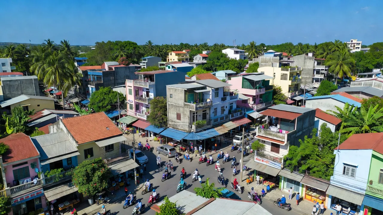 Cam Phúc Bắc, Cam Ranh's urban area, bustling streets and greenery under sunny skies.