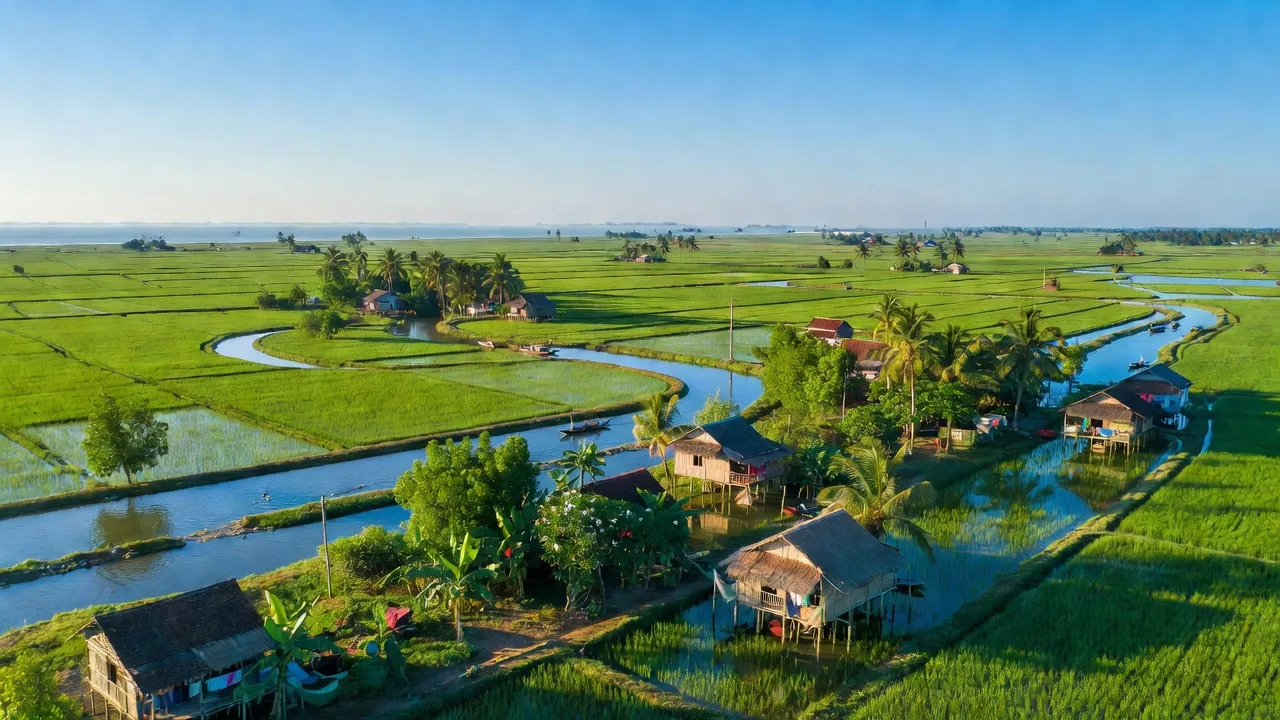 Toàn cảnh xã Vân Khánh, huyện An Minh, tỉnh Kiên Giang với cánh đồng xanh mướt và sông thơ mộng.
