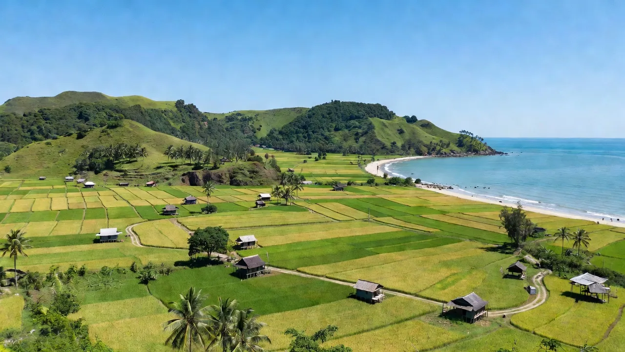 Khung cảnh xã Dương Hòa, huyện Kiên Lương, tỉnh Kiên Giang với đồi núi và đồng bằng ven biển.