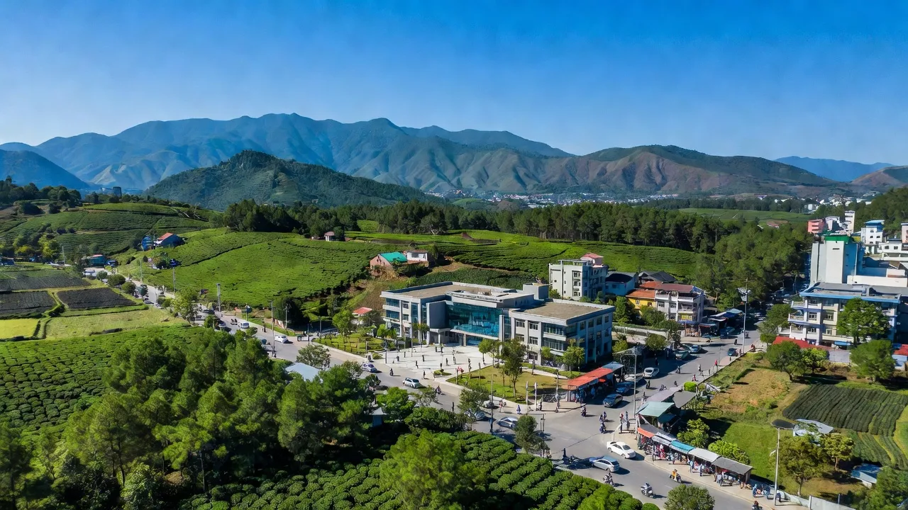 Phường 1, Thành phố Bảo Lộc, Lâm Đồng, với cảnh quan xanh và kiến trúc hiện đại.