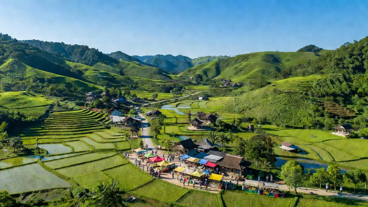 Quang cảnh huyện Đạ Huoai, Lâm Đồng với thiên nhiên xanh tươi và không khí trong lành.