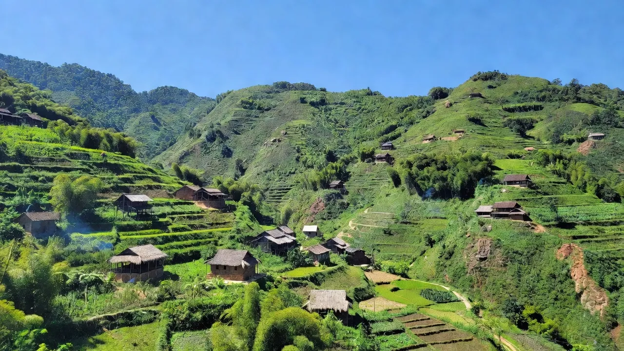 Quang cảnh Xã Hồng Phong, huyện Cao Lộc, tỉnh Lạng Sơn, với đồi núi và nhà truyền thống.
