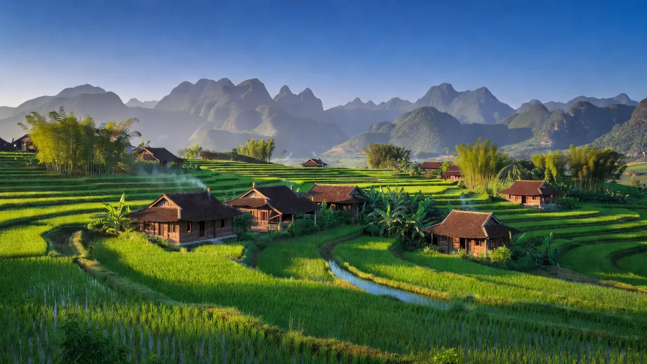 Cảnh đẹp Xã Điềm He, huyện Văn Quan, tỉnh Lạng Sơn với cánh đồng xanh và núi non hùng vĩ.