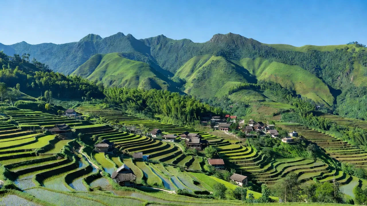 Cảnh quan Tả Ngải Chồ, Mường Khương, Lào Cai với núi non xanh, ruộng bậc thang và nhà truyền thống của dân tộc.