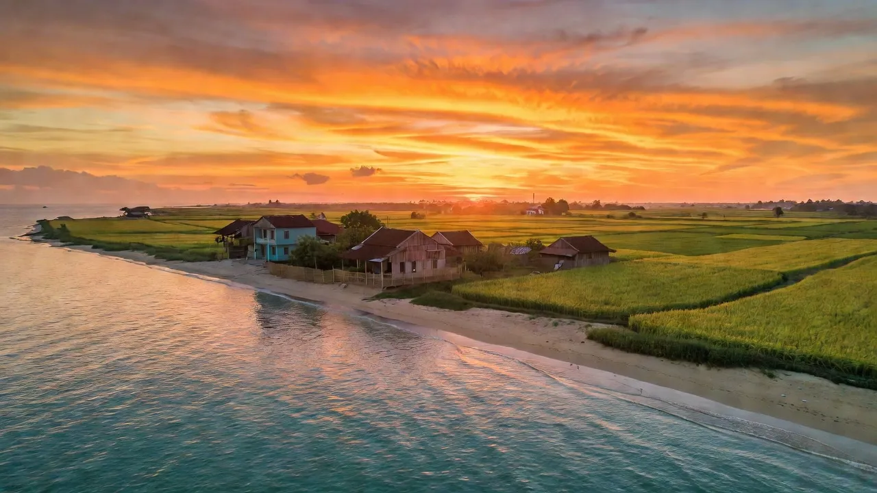 Cảnh biển xã Hoàng Nam, huyện Nghĩa Hưng với nhà dân và cánh đồng lúa, ánh hoàng hôn tuyệt đẹp.
