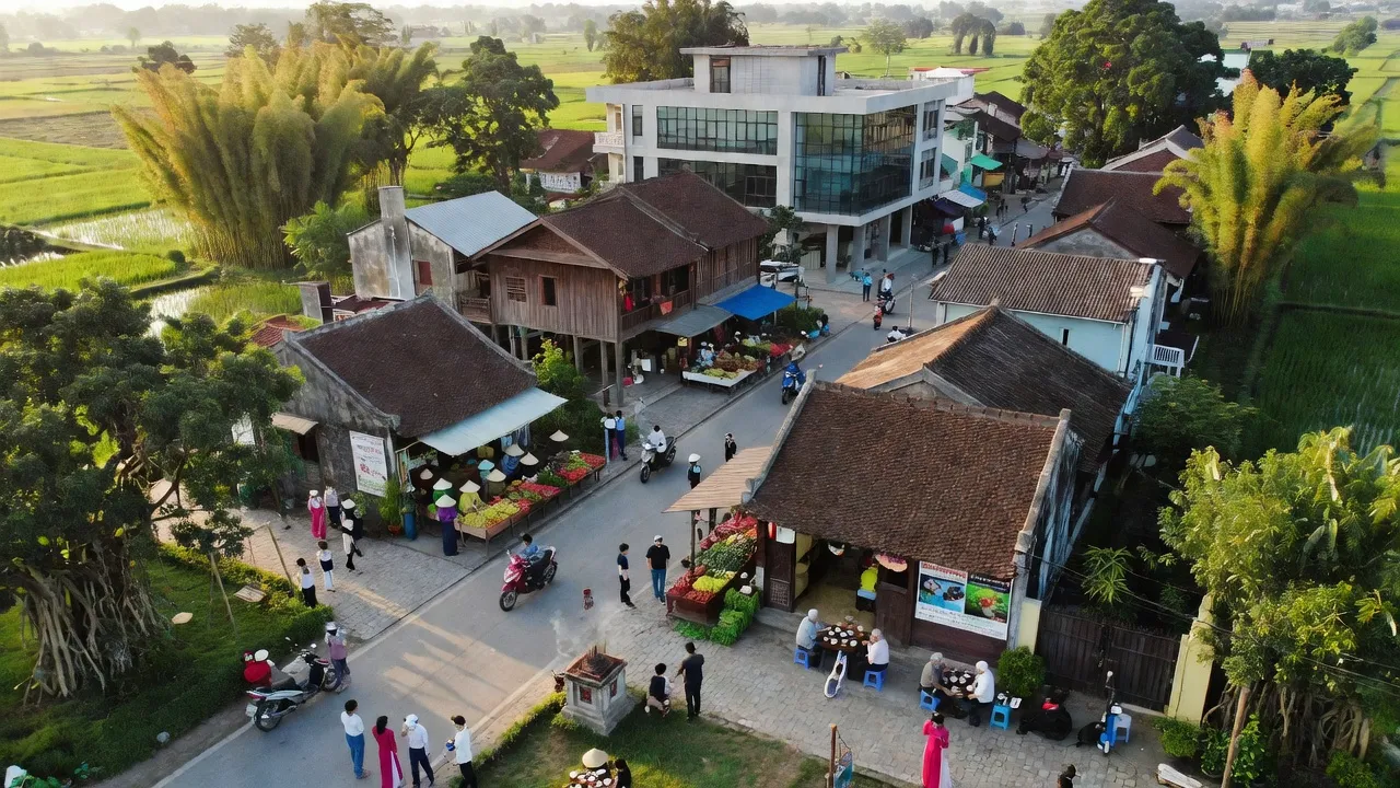 Khung cảnh thị trấn Cổ Lễ, huyện Trực Ninh, tỉnh Nam Định, với khu vực trung tâm và không gian xanh.