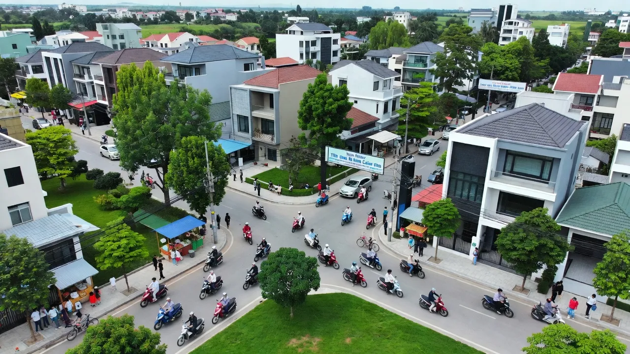Thị trấn Ninh Cường, huyện Trực Ninh, Nam Định, cảnh quan phát triển và không khí nhộn nhịp.