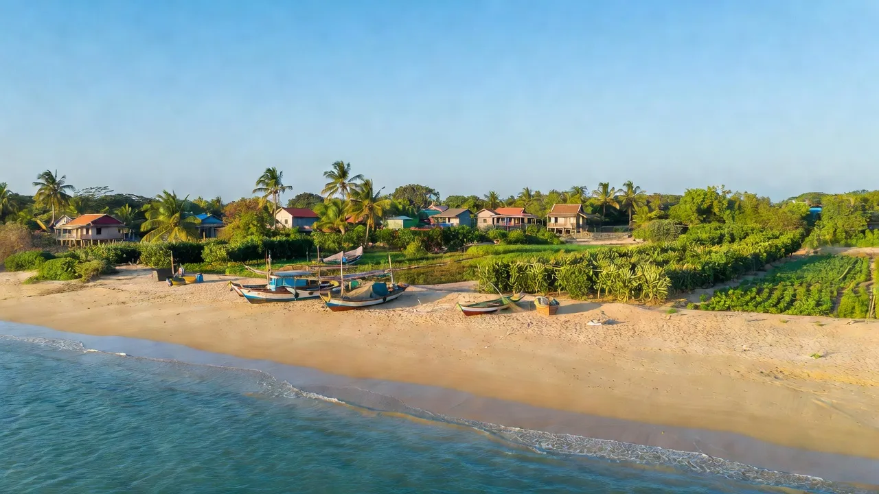 Khung cảnh xã Vĩnh Hải, huyện Ninh Hải, tỉnh Ninh Thuận với bãi biển đẹp và thiên nhiên xanh tươi.
