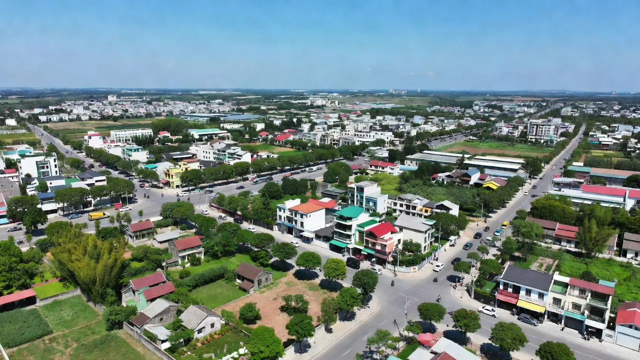 Cảnh quan xã Thanh Đình, Thành phố Việt Trì, thể hiện sự phát triển và giao thông thuận lợi.